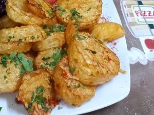 Cartofi la tavă cu usturoi  200gr. DE POST